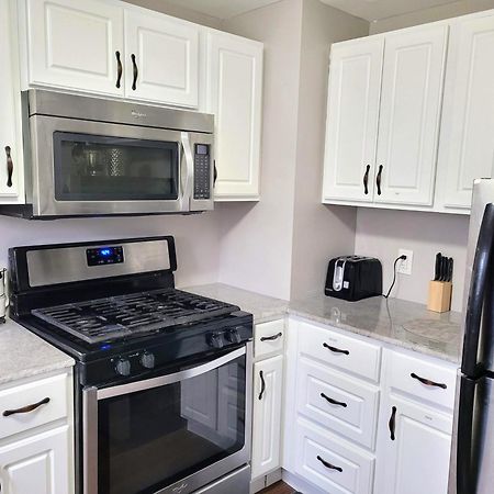 Apartment With Brand New Furniture And Large Parking 西塞内卡 外观 照片