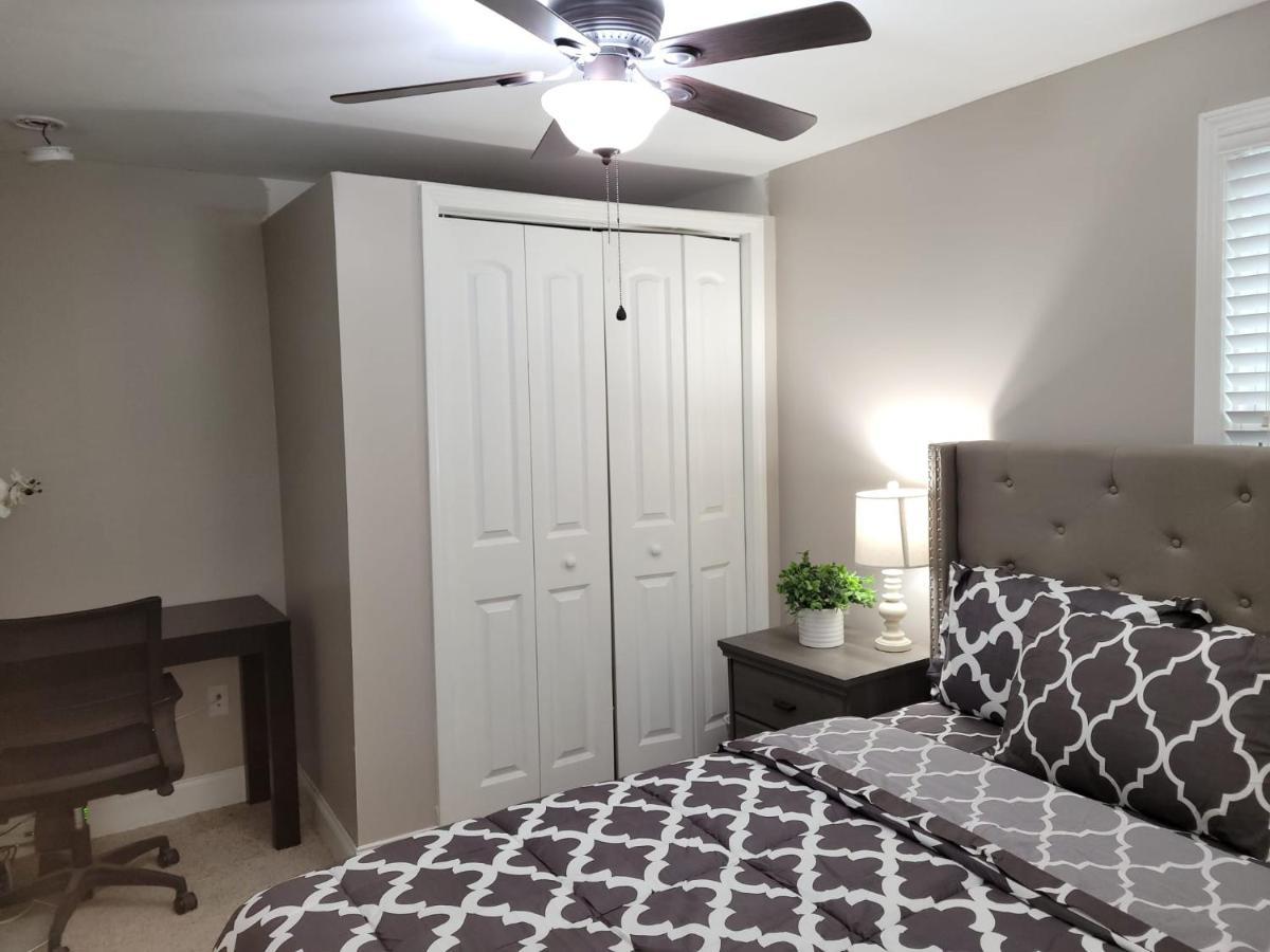 Apartment With Brand New Furniture And Large Parking 西塞内卡 外观 照片