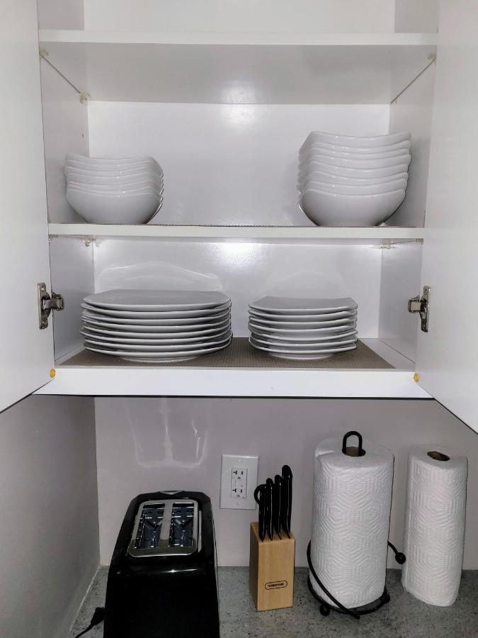 Apartment With Brand New Furniture And Large Parking 西塞内卡 外观 照片