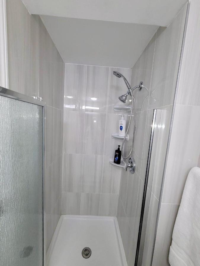 Apartment With Brand New Furniture And Large Parking 西塞内卡 外观 照片