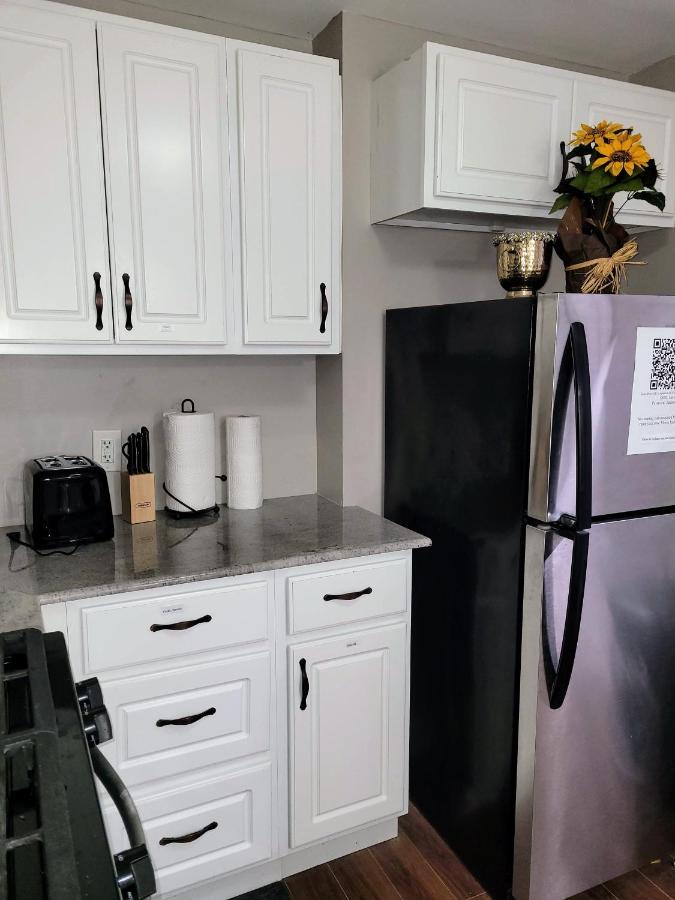 Apartment With Brand New Furniture And Large Parking 西塞内卡 外观 照片