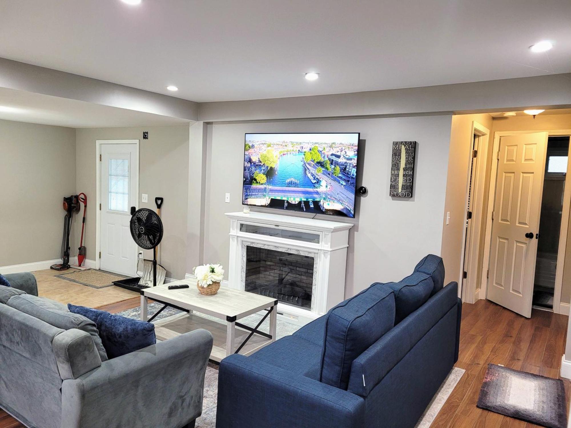 Apartment With Brand New Furniture And Large Parking 西塞内卡 外观 照片