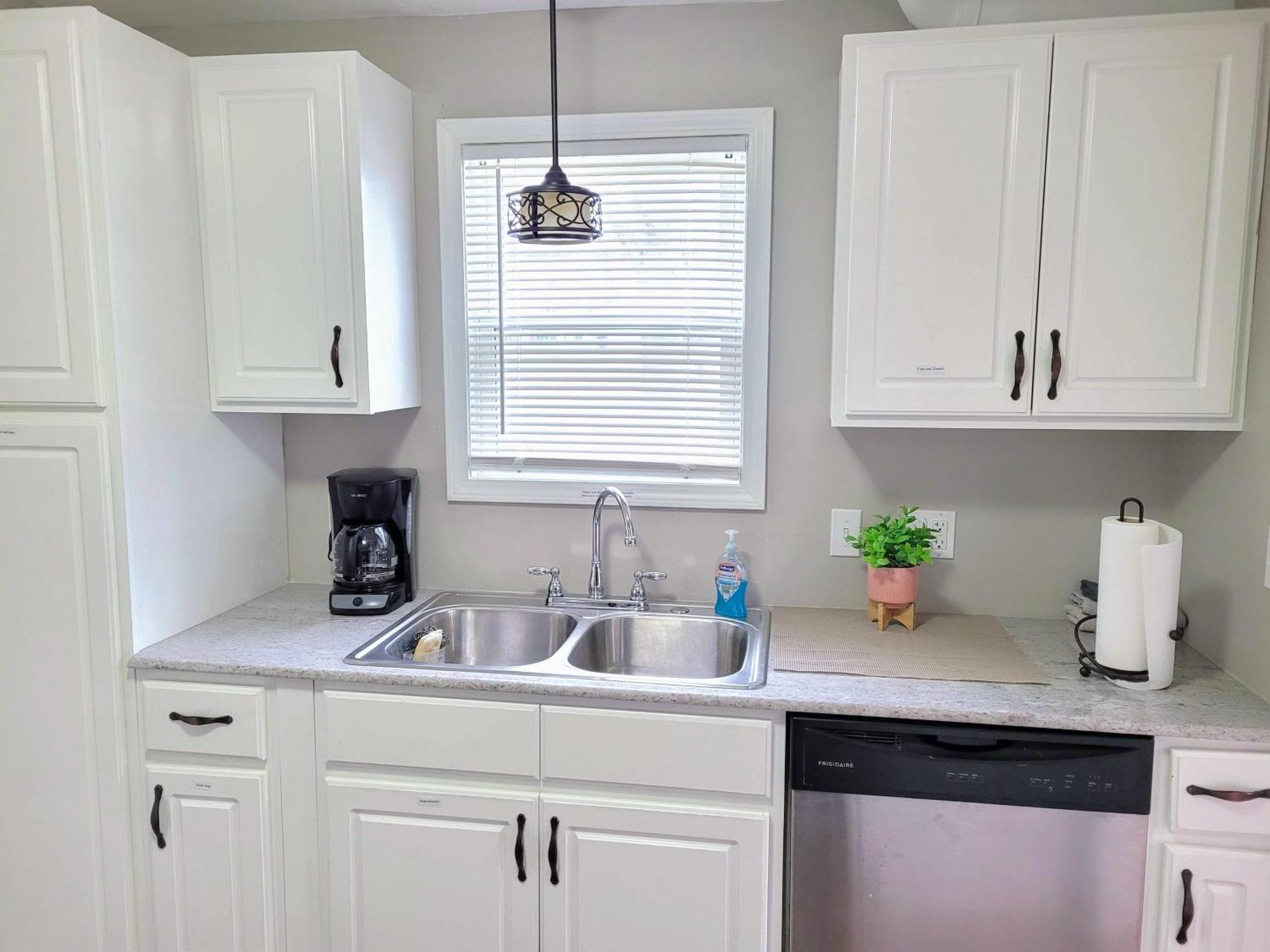 Apartment With Brand New Furniture And Large Parking 西塞内卡 外观 照片